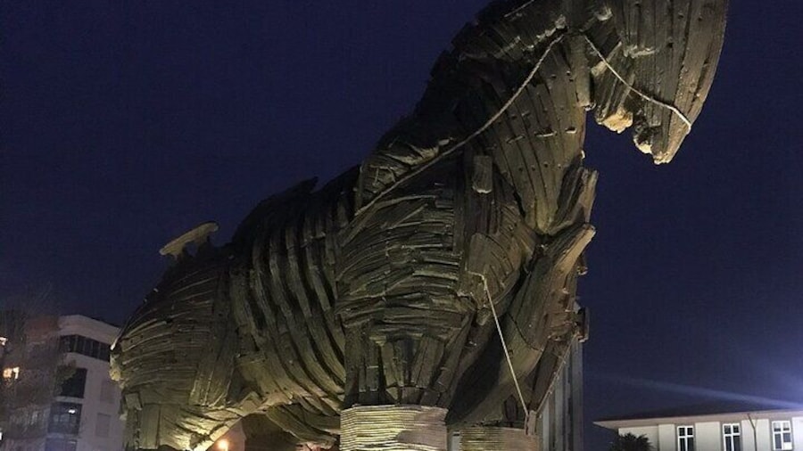 Istanbul to Gallipoli, Canakkale and Troy. 2 Day Tour with Hotel