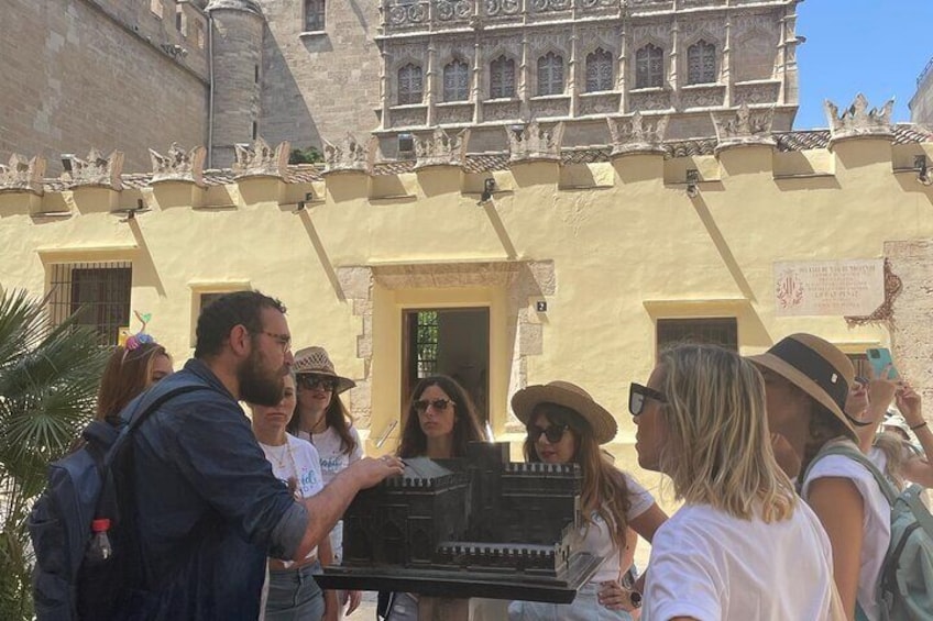 Valencia: Art & Architecture Guided Tour with Monuments Tickets 