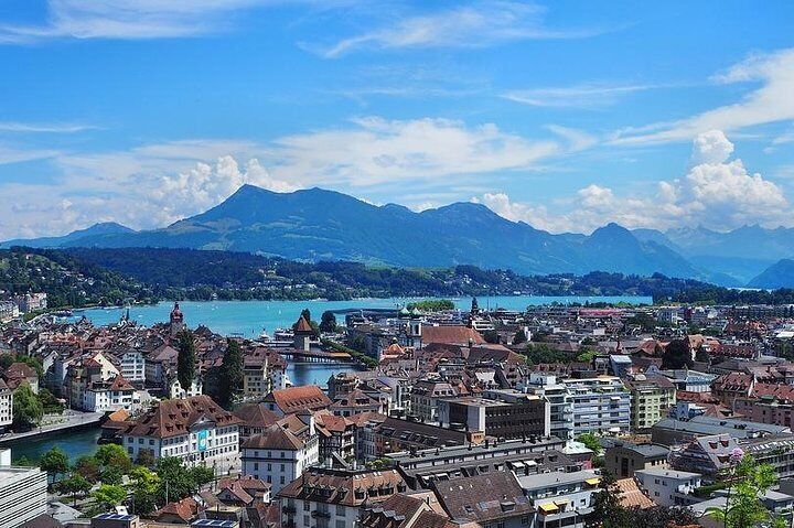 Private 2-hour Walking tour of Lucern with official tour guide