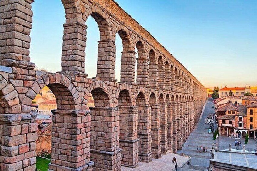 Segovia Tour with Guided Walking Tour Included