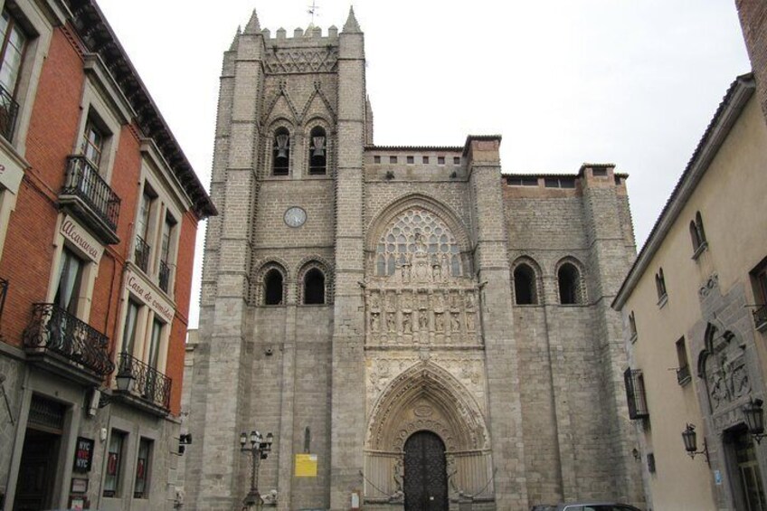 Full Day Tour to Segovia & Avila with Walking Tours Included
