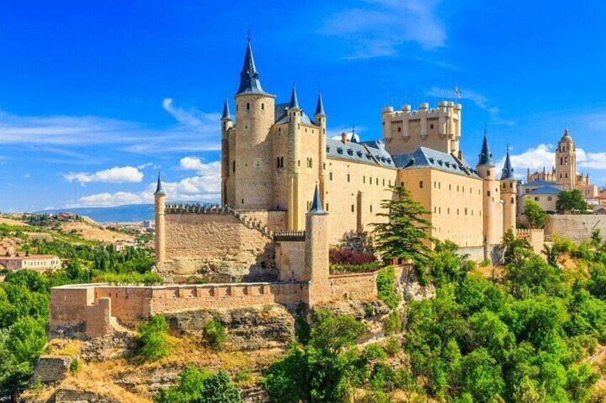 Full Day Walking Tour to Segovia & Avila 