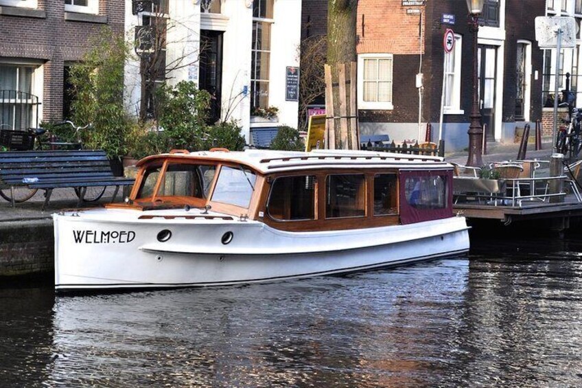 Private Tour: Champagne Canal Cruise in Amsterdam