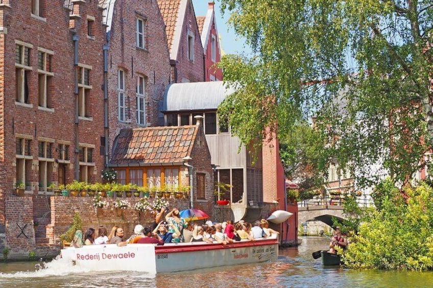 Guided boat trip in medieval Ghent