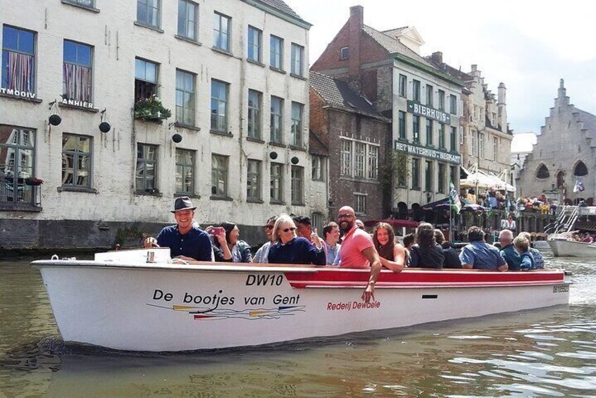 Guided boat trip in medieval Ghent