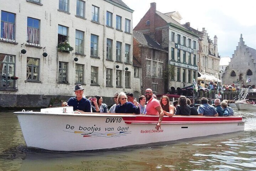 Guided boat trip in medieval Ghent