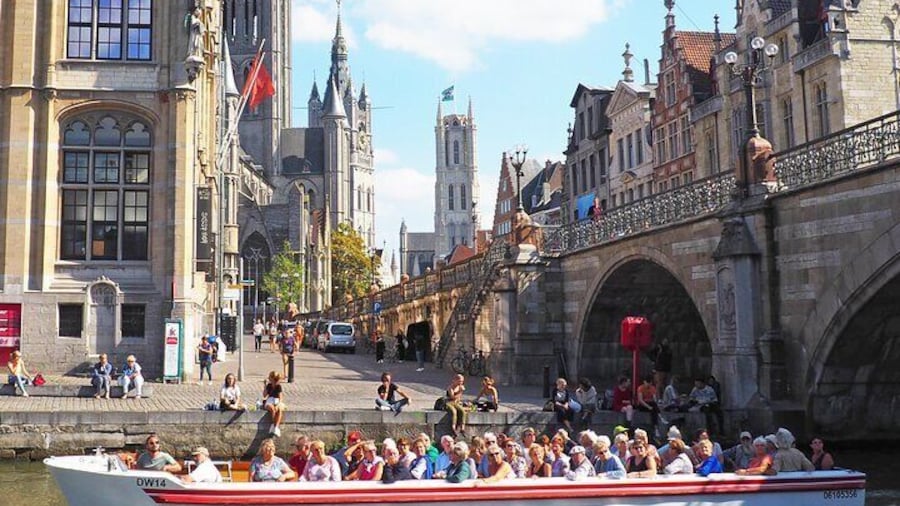 40-Minute Guided boat trip in medieval Ghent