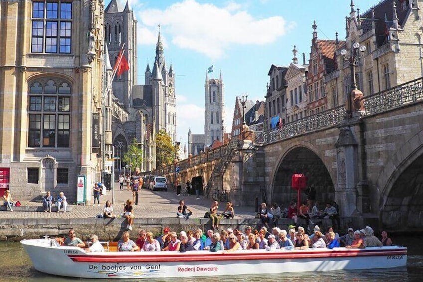 Guided boat trip in medieval Ghent
