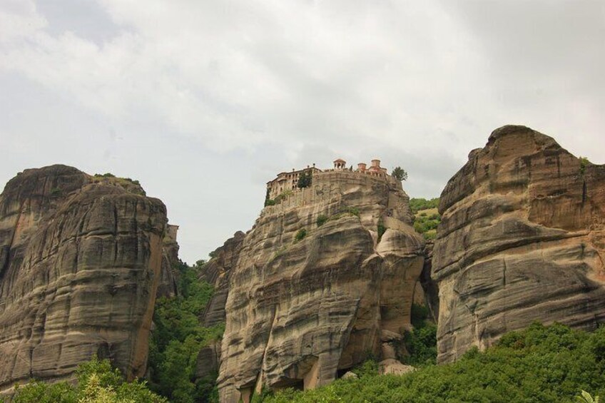 Meteora vertical cliffs