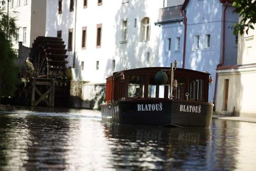 The small boats can access narrow spots inaccessible for the big ships