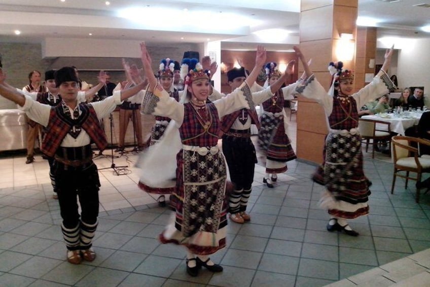 Private Sofia Night Tour with Bulgarian Folklore Show & Dinner