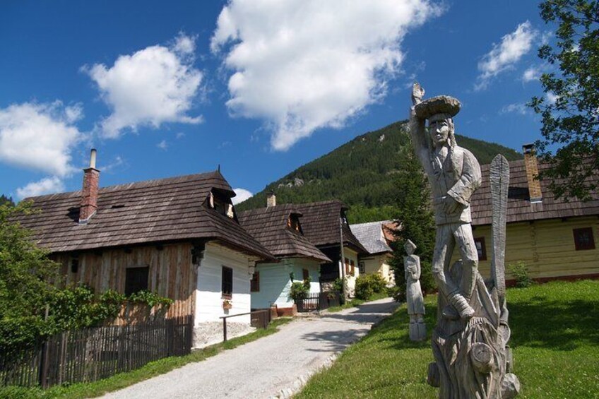2-Day Highlights Tour of Slovakia from Bratislava Cicmany Vlkolinec High Tatras