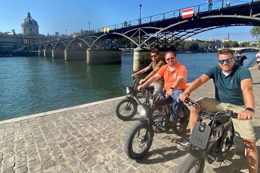 Paris Sightseeing Family Friendly Guided Electric Bike Tour