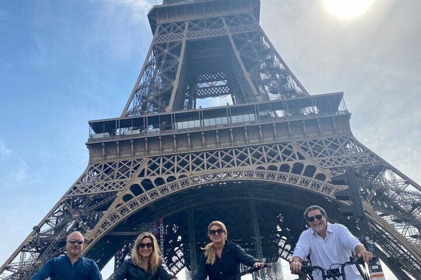 Paris Sightseeing Family Friendly Guided Electric Bike Tour