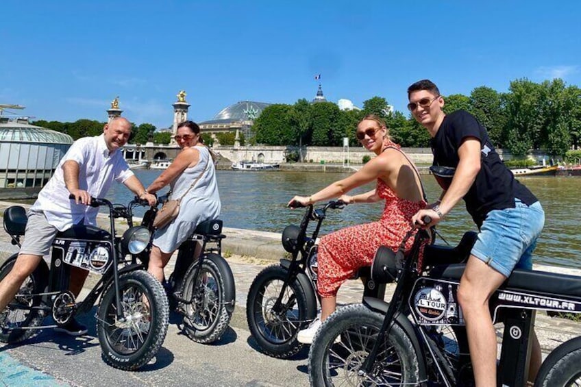 Paris Sightseeing Family Friendly Guided Electric Bike Tour