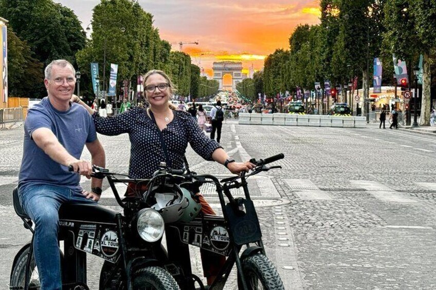 Paris Sightseeing Family Friendly Guided Electric Bike Tour