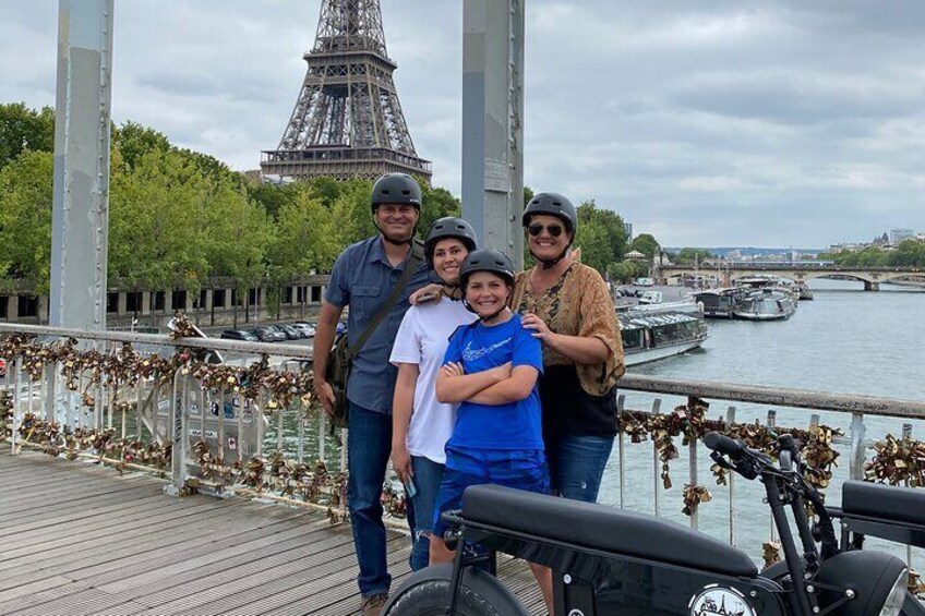 Paris Sightseeing Family Friendly Guided Electric Bike Tour