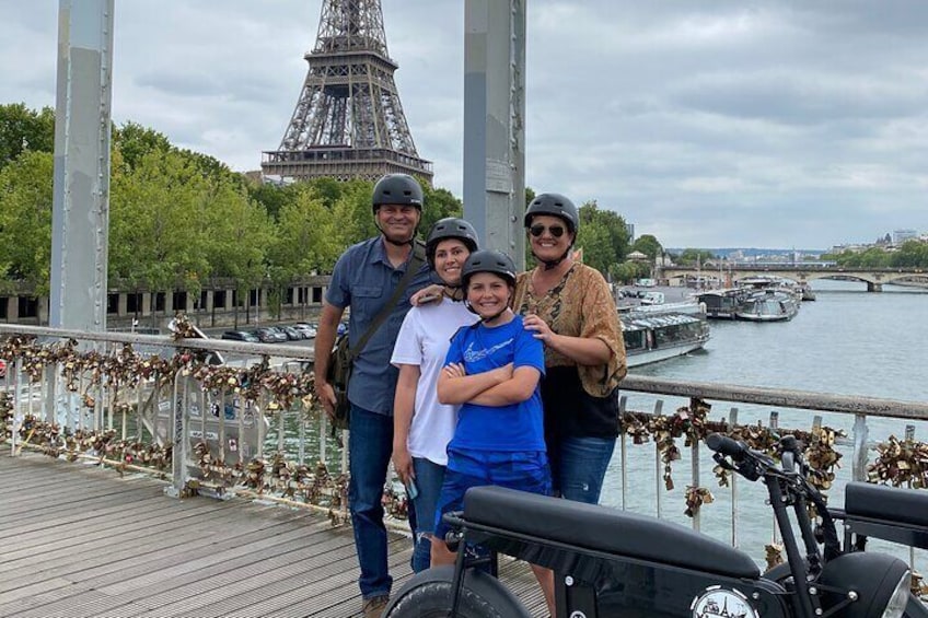 Paris Sightseeing Family Friendly Guided Electric Bike Tour