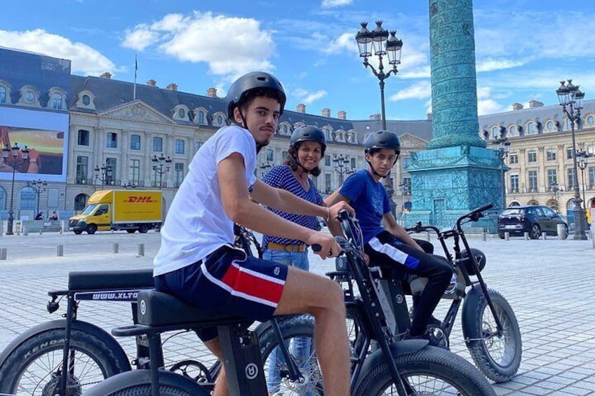 Paris Sightseeing Family Friendly Guided Electric Bike Tour