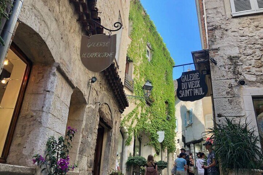 Local art and crafts in the Provence Countryside Villages