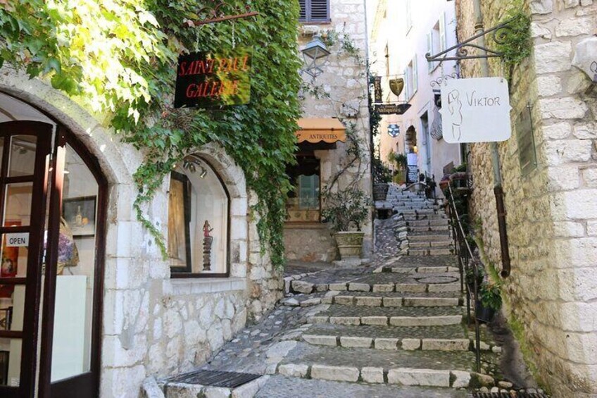 Private tour French Riviera Shopping & Lunch in St Paul de Vence