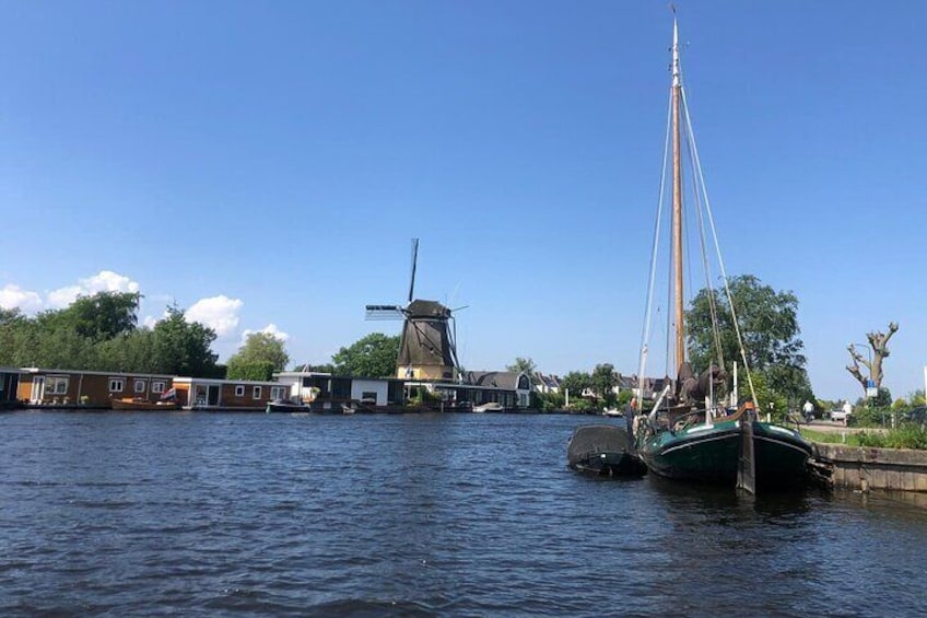 Private Windmill Tour by boat @ Holland's most stunning river 