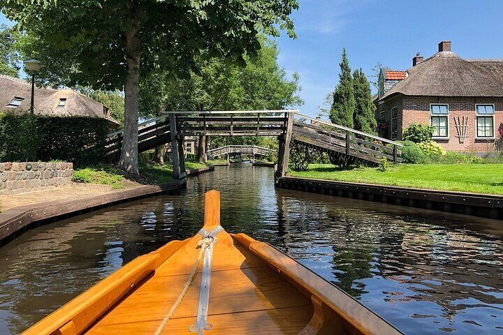 Giethoorn Private Tour Guide Giethoorn in luxury Jaguar S Type