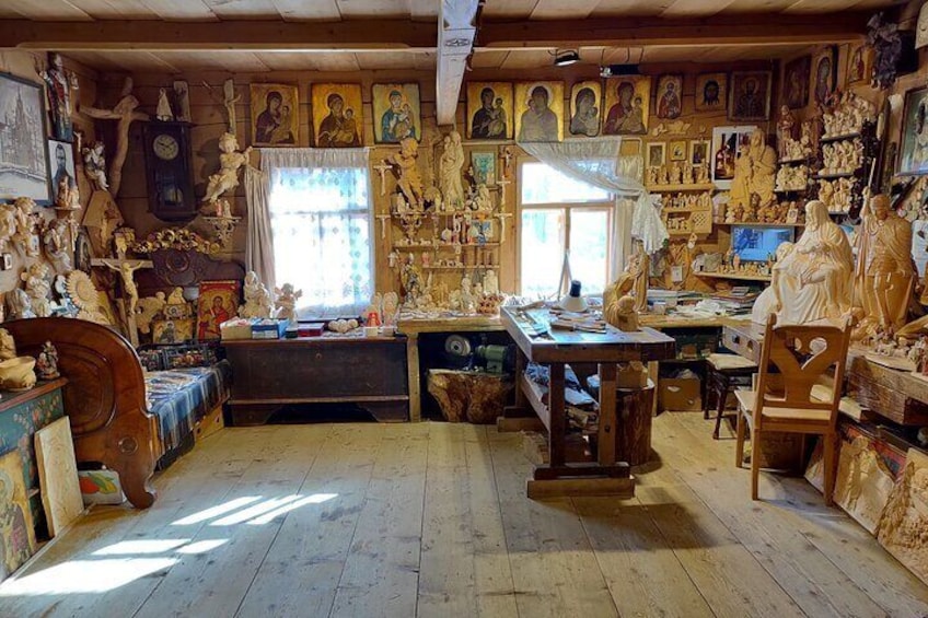 Wood carving workshop in Chocholow