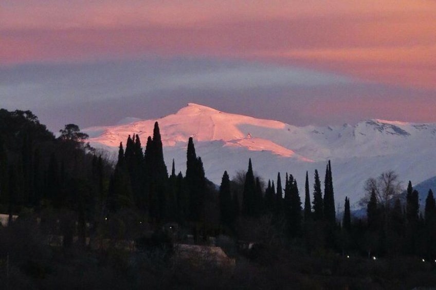 Albayzin and Sacromonte private tour at sunset with tapas