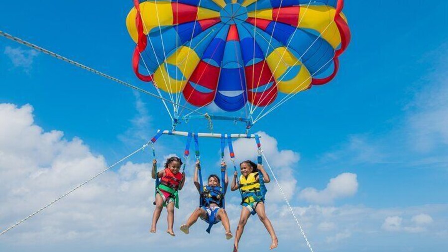 Aruba Parasailing Experience from Noord