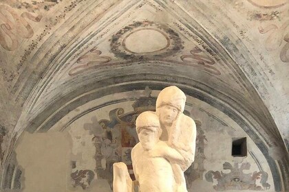 Milan Hidden Gems Guided Tour: Michelangelo's Pietà San Maurizio and San Sa...