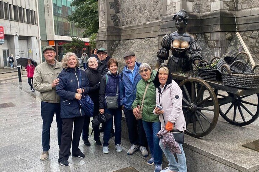 Dublin Book of Kells, Castle and Molly Malone Statue Guided Tour