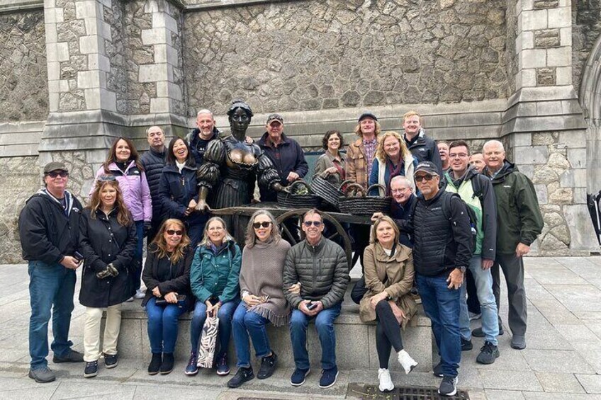 Dublin Book of Kells, Castle and Molly Malone Statue Guided Tour