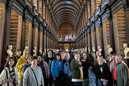 Fast-track Easy Access Book of Kells Tour med Dublin Castle