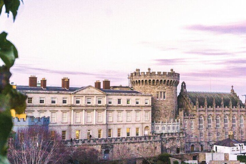 Dublin Book of Kells, Castle and Molly Malone Statue Guided Tour