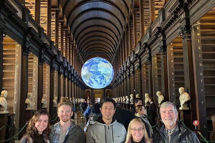 Dublin Book of Kells, Castle and Molly Malone Statue Guided Tour