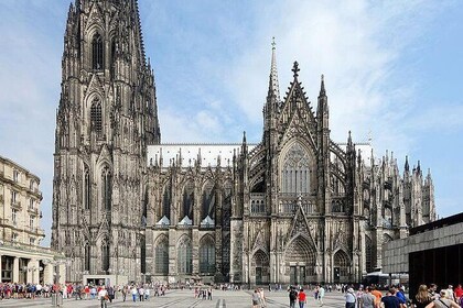 Cologne Walking tour with a visit to world famous Cathedral