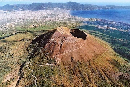 Mt Vesuvius and Pompeii Tour by Bus from Sorrento