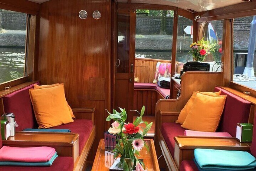Spacious interior of the Jonckvrouw, 12 guests. 