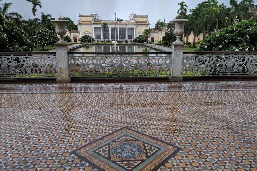 View of the four palaces courtyard at Chowmahalla