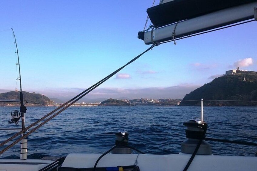 San Sebastian Private Sailing at La Concha Beach and Pasai Donibane