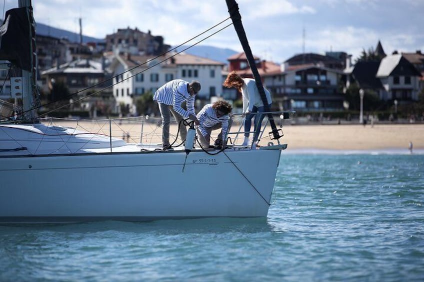 San Sebastian Private Sailing at La Concha Beach and Pasai Donibane