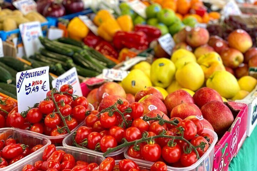 Rialto Farmers Market Food Tour in Venice with Wine Tasting & Guided Sightseeing