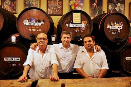 Visita nocturna con vinos y tapas en Málaga