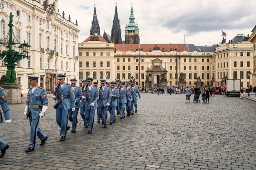 Skip-the-Line Prague Castle Ticket and Minibus Transfer