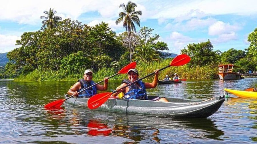 Kayaking Lake Nicaragua