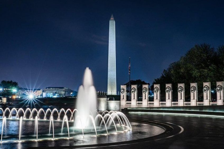 Washington DC Moonlit Tour of the National Mall with Pick-Up & Stops at 10 Sites