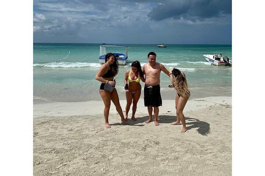 Lori & her beautiful friends enjoying the beach