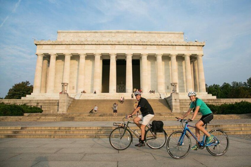 See your favorite monuments on this private tour!
