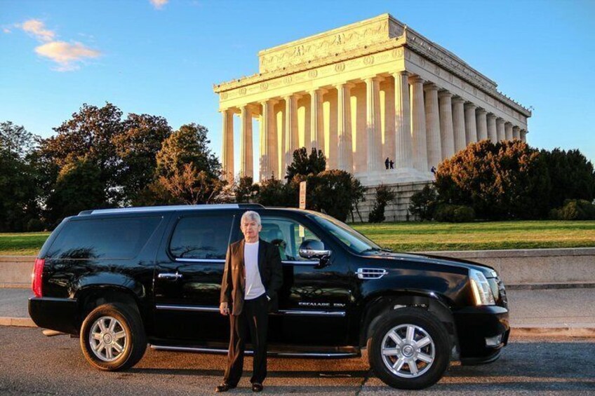 Tour guide at Lincoln Memorial